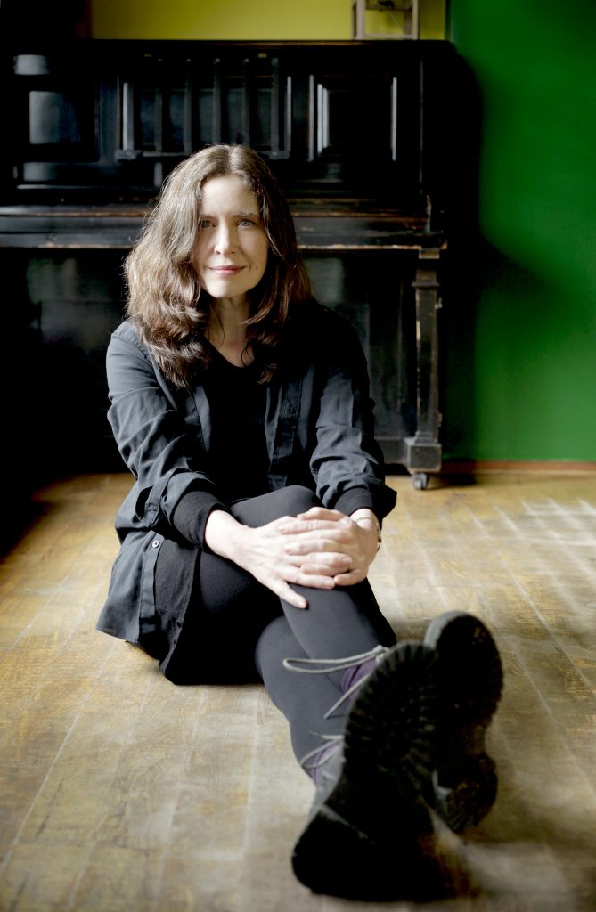 Sarah McQuaid kicks off 3-month US & UK tour.