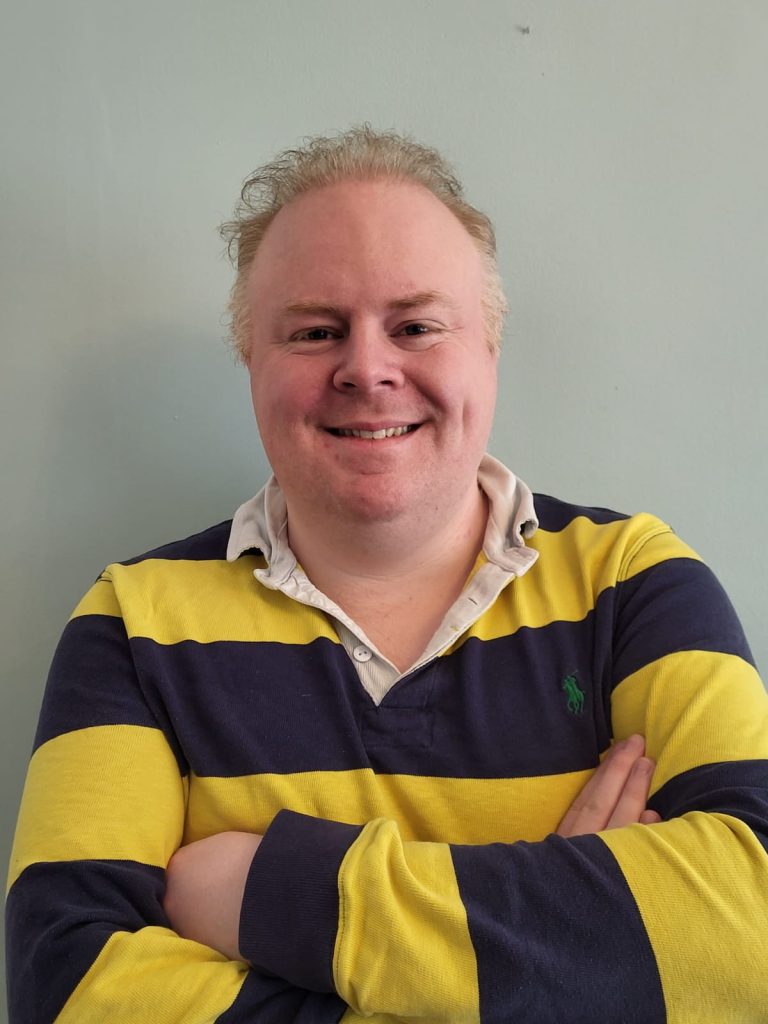 Live: Happy Hits Breakfast Show with Vincent Lacey