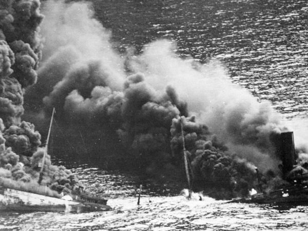 Ship sinking - photo